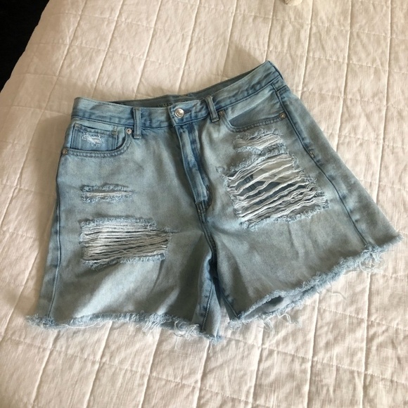AMERICAN EAGLE DISTRESSED DENIM MOM SHORT SIZE 8 - Picture 2 of 12